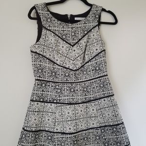 Jessica Simpson Simple black and white shift dress